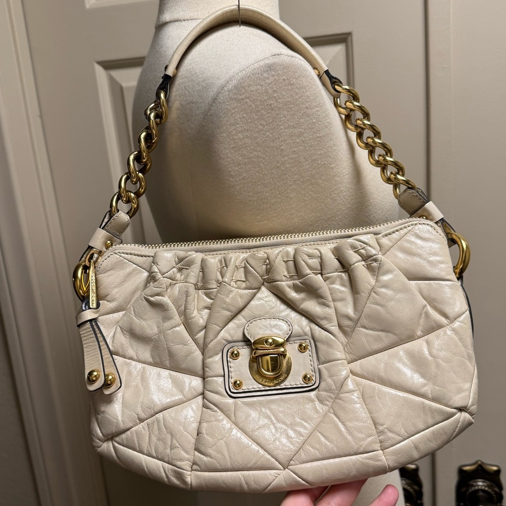 Marc Jacobs Cream Quilted Leather Shoulder Bag with Top Zip Gold Chain Hardware - Picture 3 of 14